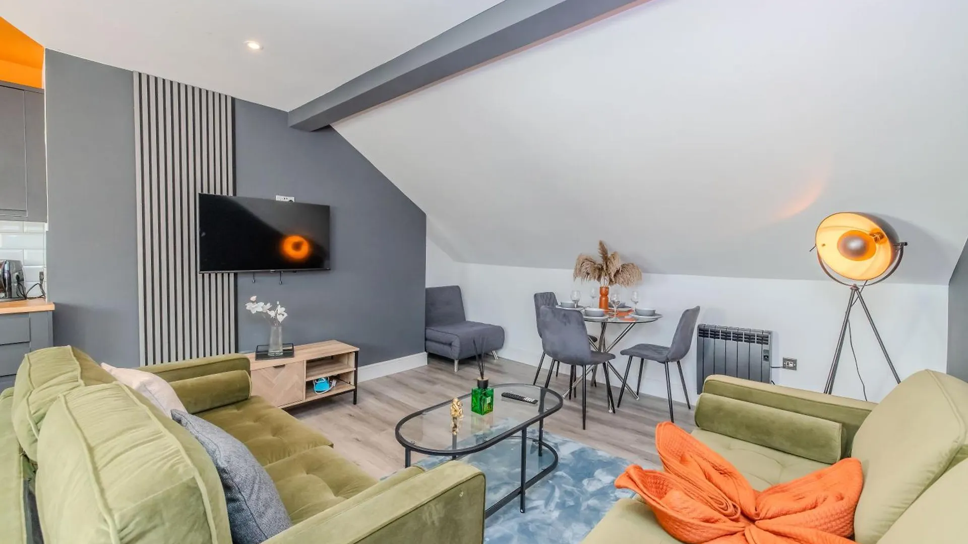 Modern 2-Bedroom Flat With Complimentary Parking Hove Großbritannien