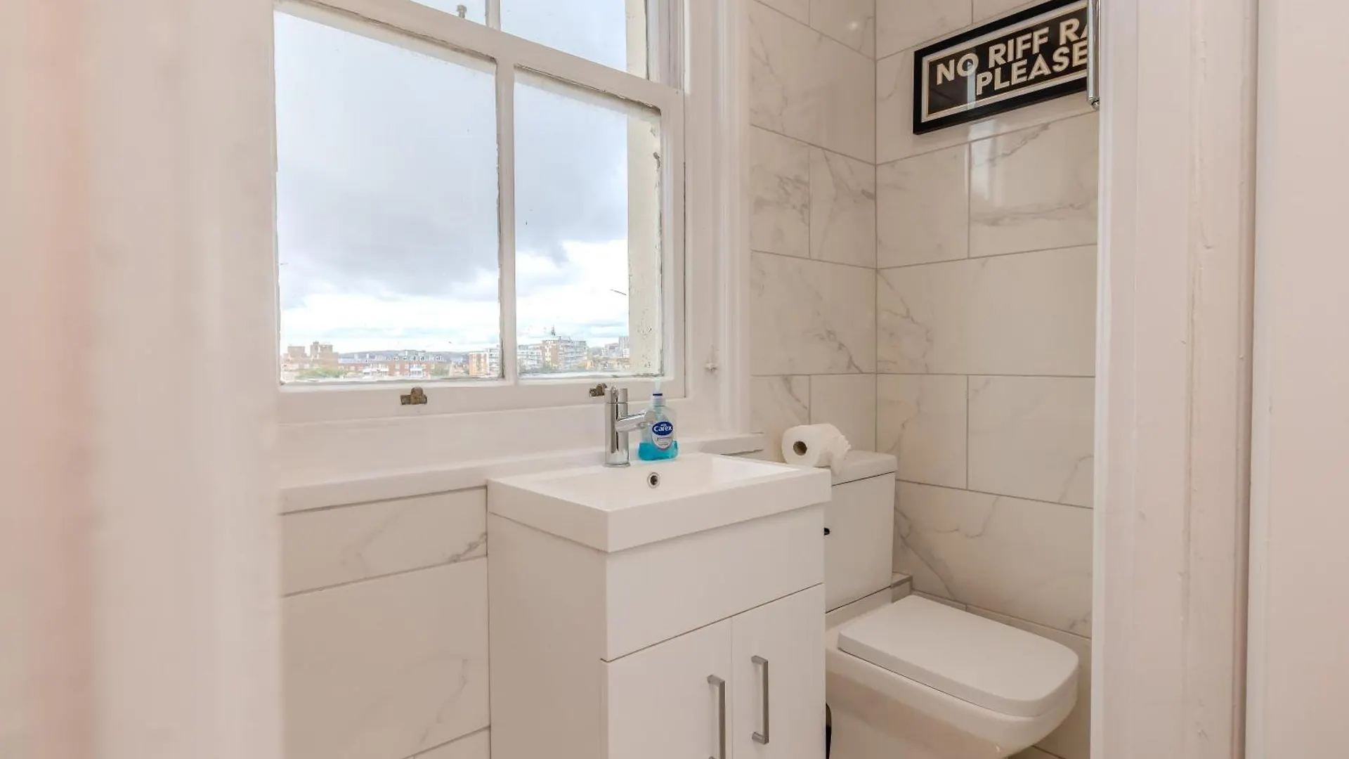 Modern 2-Bedroom Flat With Complimentary Parking Hove Appartement