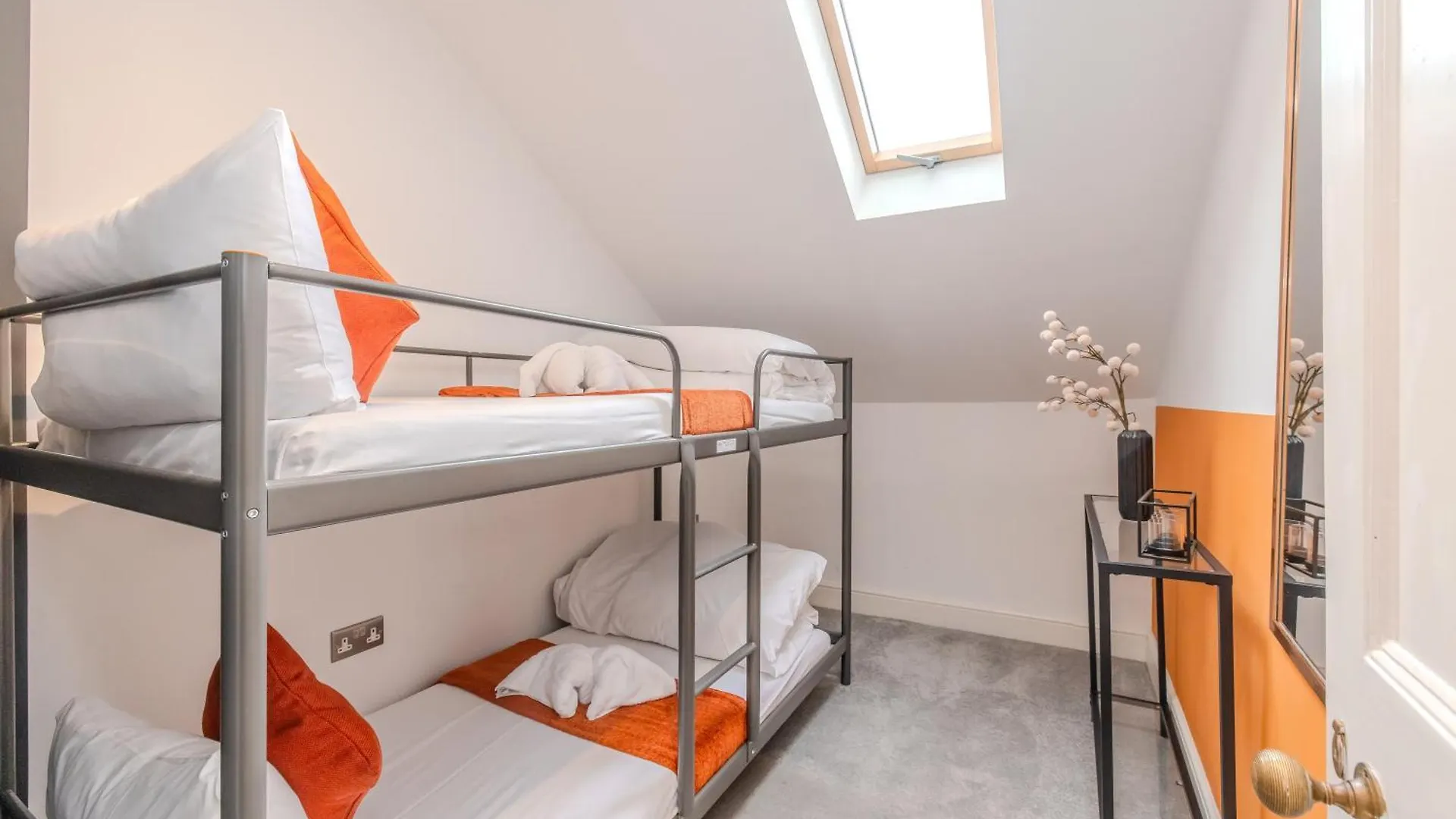 Modern 2-Bedroom Flat With Complimentary Parking Hove Appartement