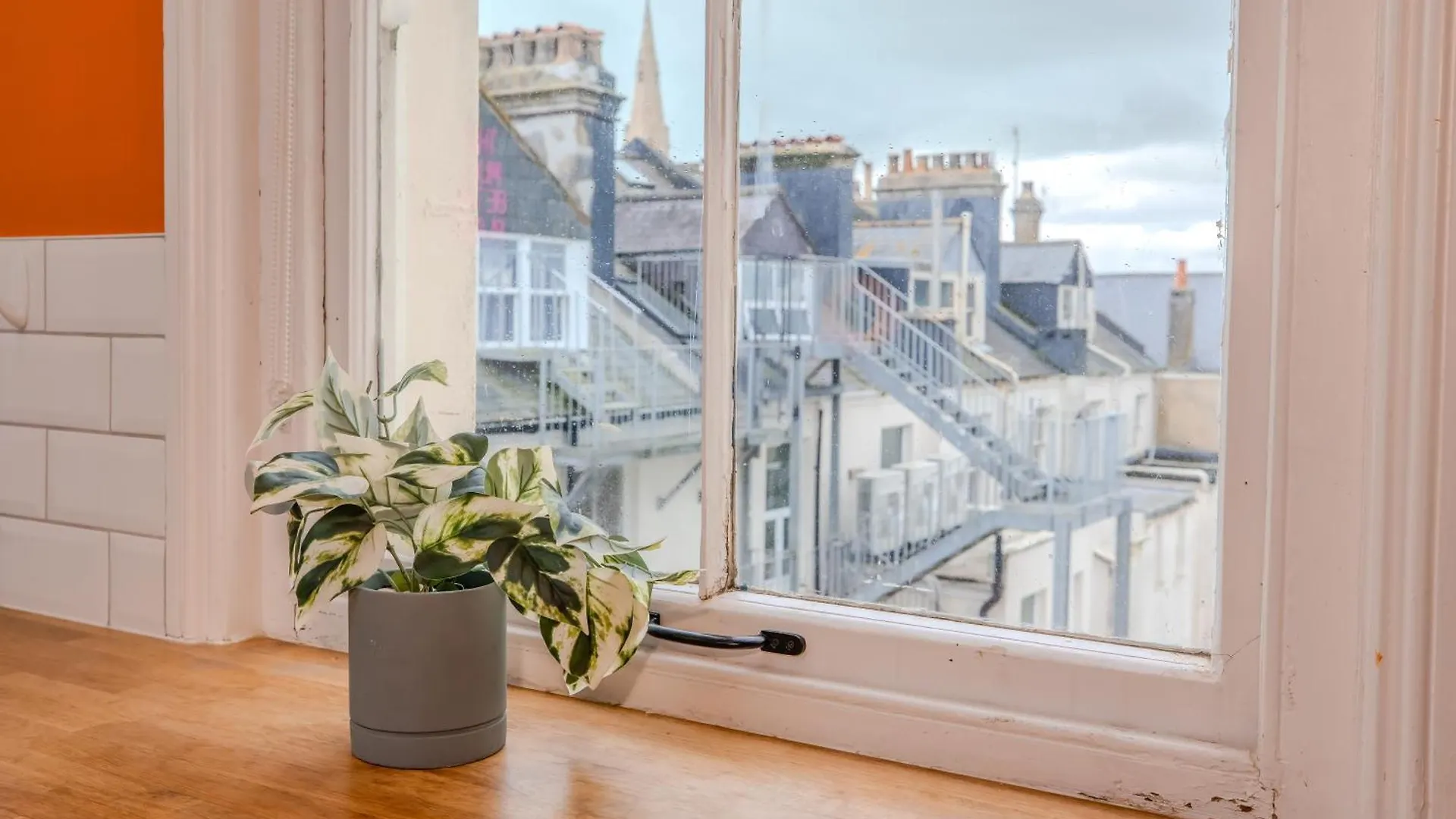 Apartment Modern 2-Bedroom Flat With Complimentary Parking Hove