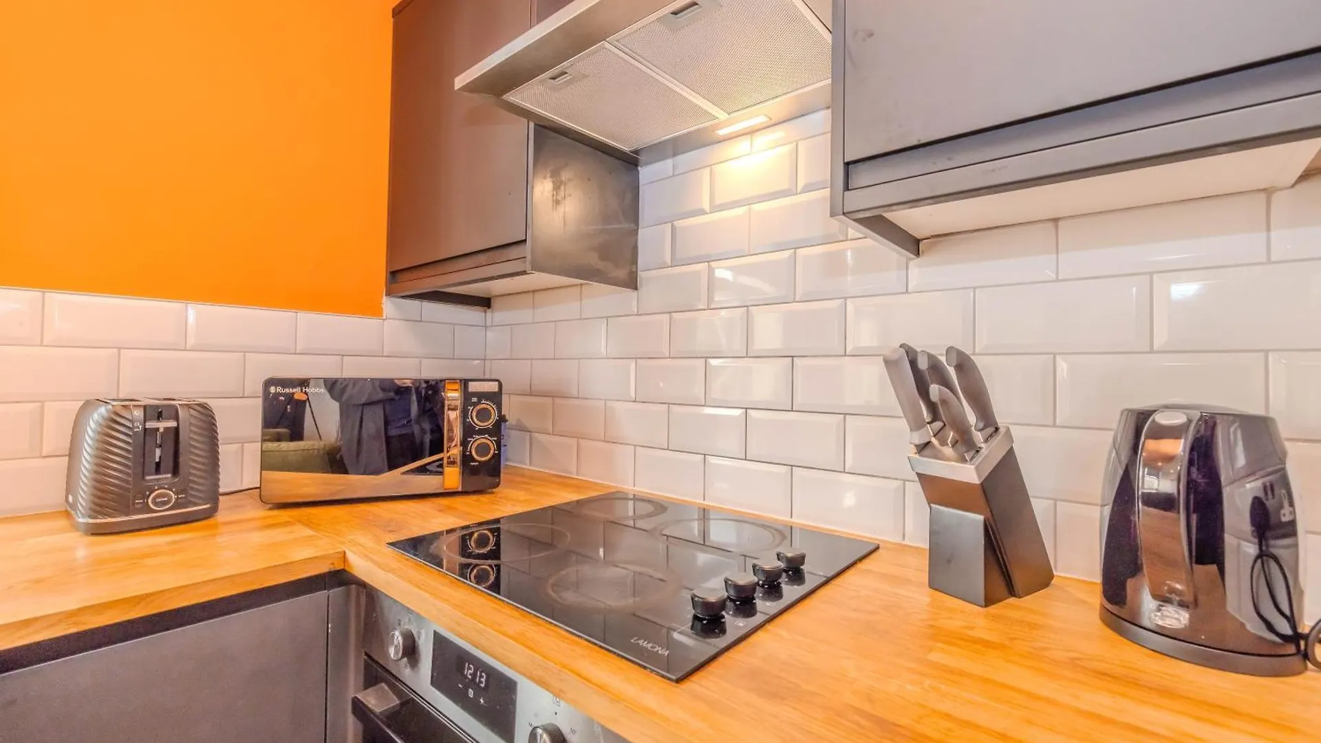 Modern 2-Bedroom Flat With Complimentary Parking Hove Großbritannien