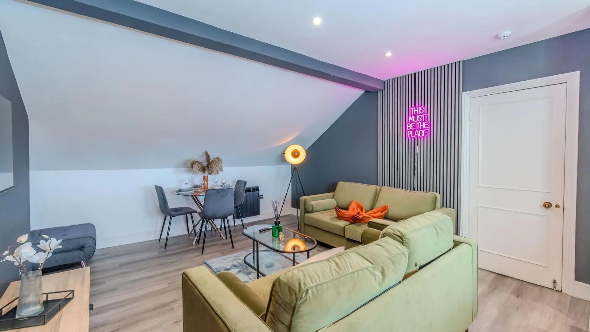 Modern 2-Bedroom Flat With Complimentary Parking Hove Appartement